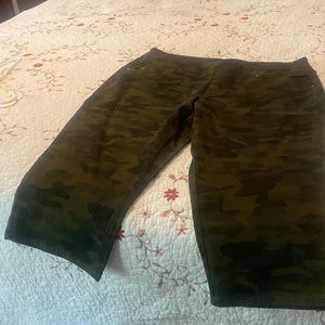 Camo capris, never worn, Kim Belle